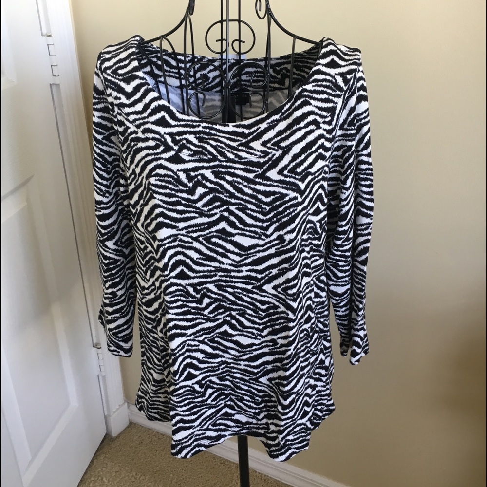 RAFAELLA  STUDIO LARGE Black and white tops